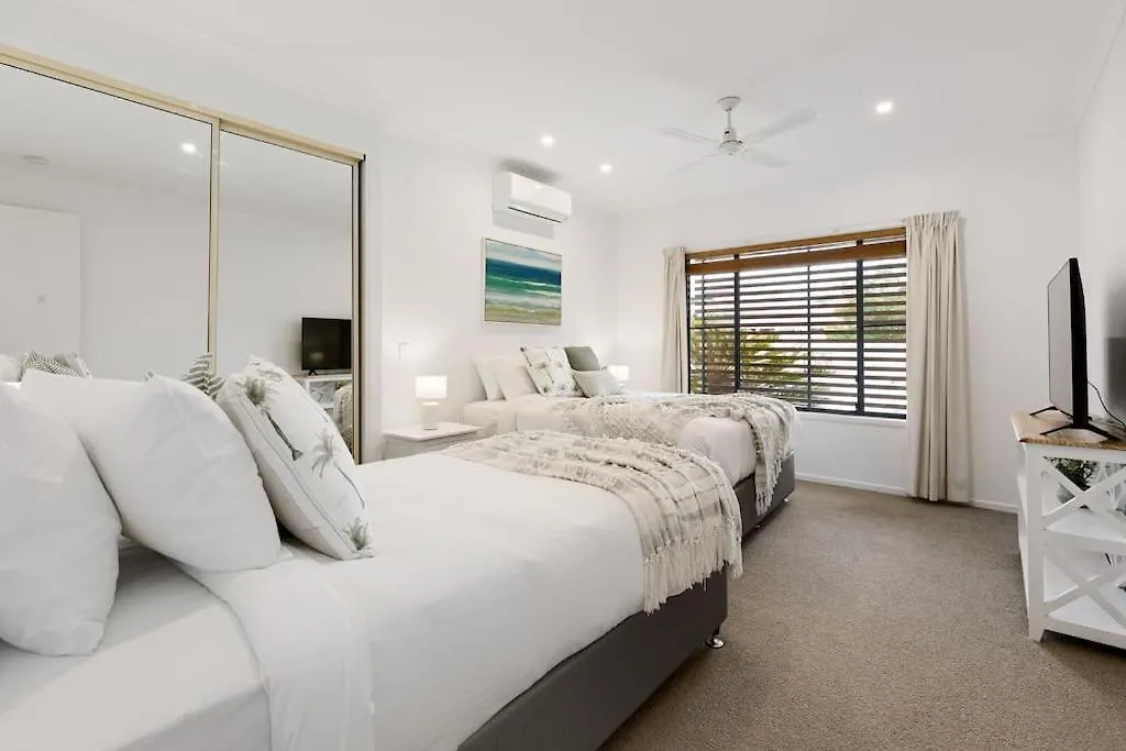 Stunning Waterfront Coastal Retreat, Sleeps 13 Villa Twin Waters Holiday home
