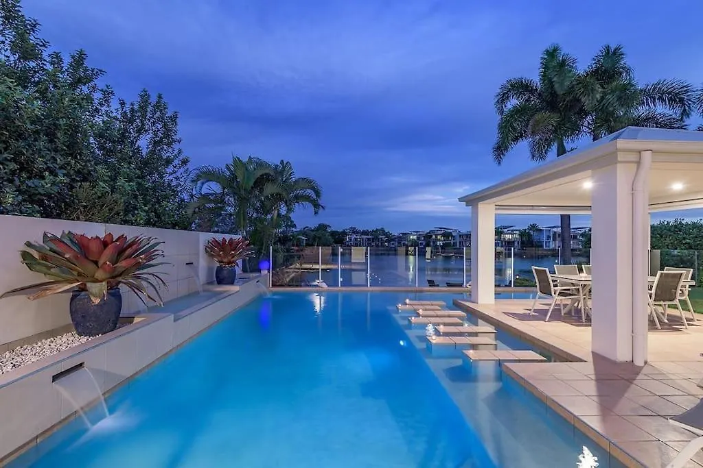Holiday home Stunning Waterfront Coastal Retreat, Sleeps 13 Villa Twin Waters Australia