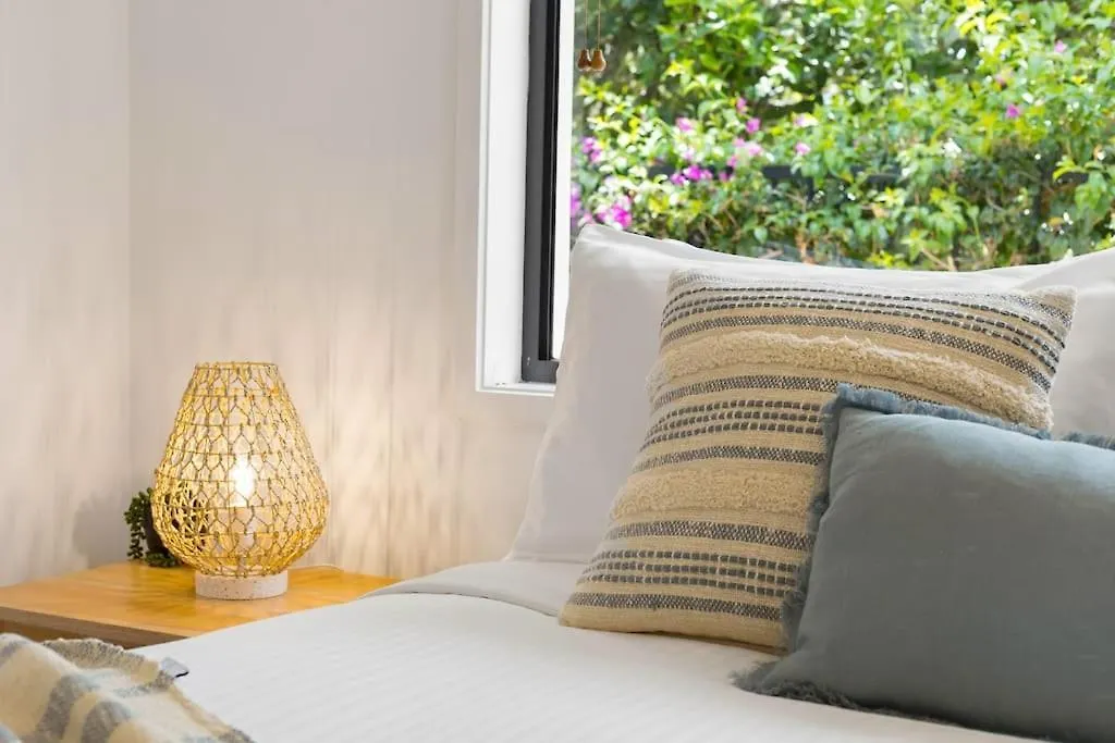 Stunning Waterfront Coastal Retreat, Sleeps 13 Villa Twin Waters Holiday home