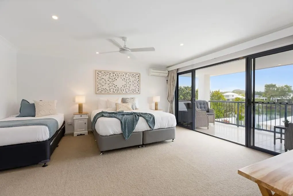 Holiday home Stunning Waterfront Coastal Retreat, Sleeps 13 Villa Twin Waters Australia