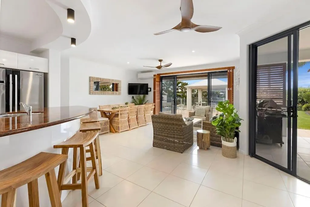 Stunning Waterfront Coastal Retreat, Sleeps 13 Villa Twin Waters