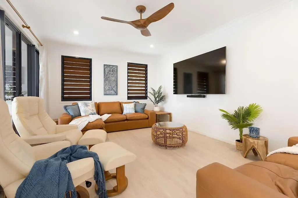 Stunning Waterfront Coastal Retreat, Sleeps 13 Villa Twin Waters Holiday home