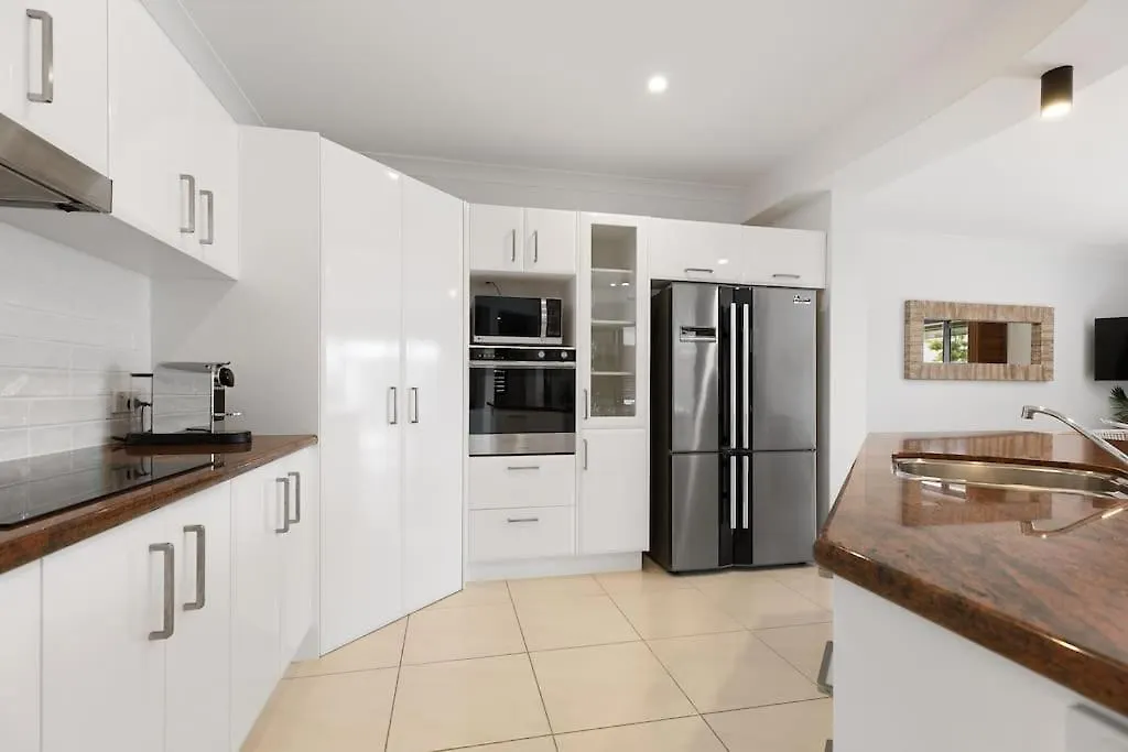 Holiday home Stunning Waterfront Coastal Retreat, Sleeps 13 Villa Twin Waters
