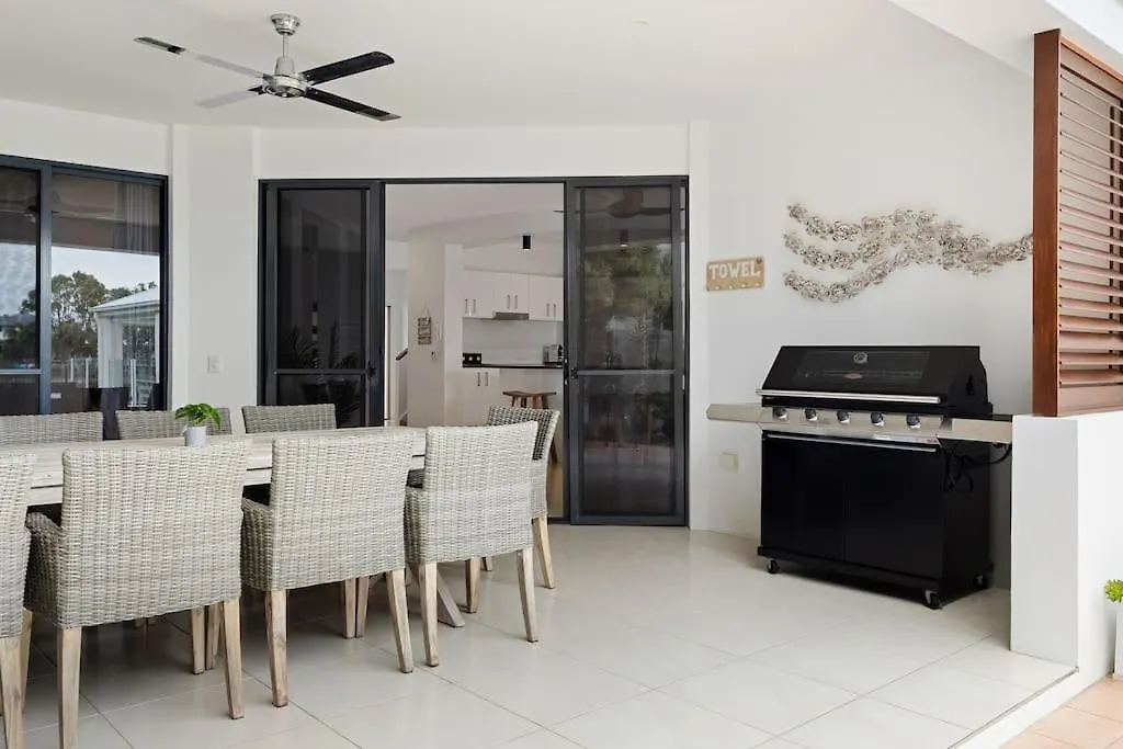 Stunning Waterfront Coastal Retreat, Sleeps 13 Villa Twin Waters 0*,